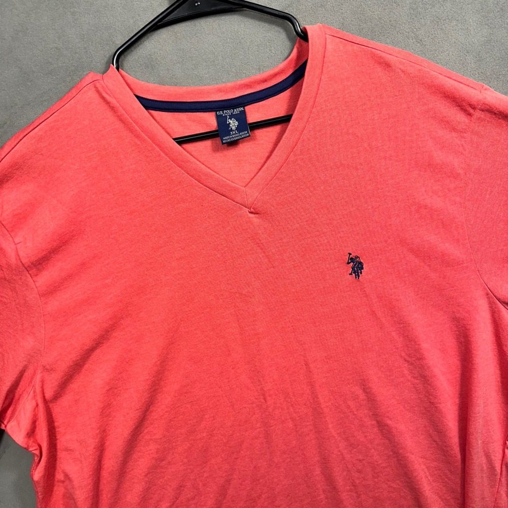 U.S. Polo Assn.‎ T-Shirt Mens 2XL Coral Pink V-Neck Short Sleeve Excellent